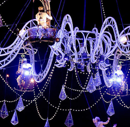 Spectacle participatif « Cristal Palace », de la compagnie Transe Express, place des Épars – Ville de Chartres