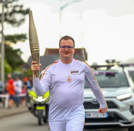 Relais de la Flamme Olympique pour les JO de Paris 2024 à Chartres