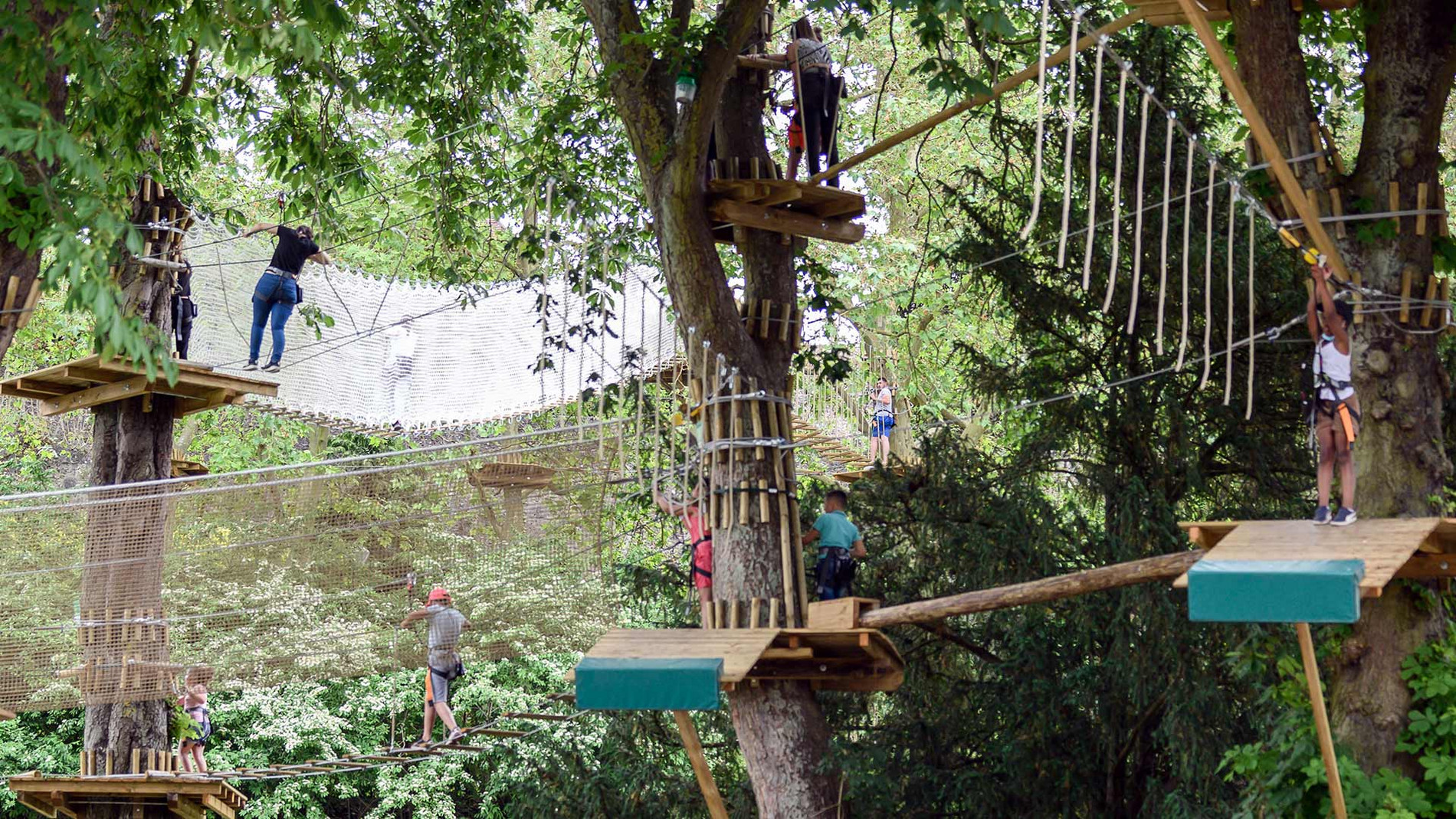 Parc accrobranche Accrocamp dans le centre-ville de Chartres