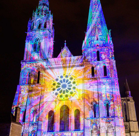 Chartres en lumi&egrave;res illumine la cath&eacute;drale &agrave; No&euml;l.