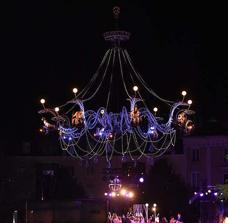 Spectacle participatif « Cristal Palace », de la compagnie Transe Express, place des Épars – Ville de Chartres