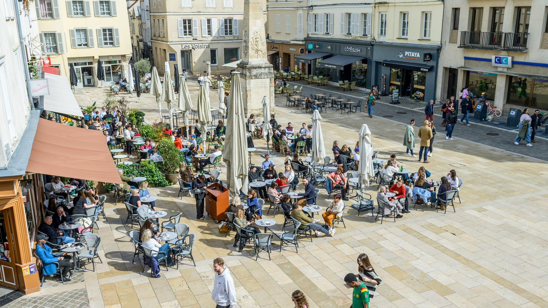 Les terrasses de la place Marceau à Chartres