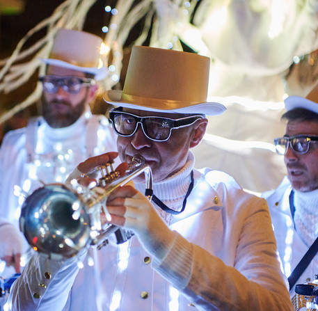 Portrait d'un trompettiste du Bel Orchestre de No&euml;l, &agrave; Chartres.