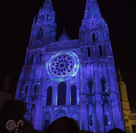 Noël à Chartres 2018, illumination spéciale Noël sur la cathédrale par Étienne Guiol – Ville de Chartres