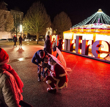 Noël à Chartres 2018, arrivée du Père Noël et spectacle de la compagnie La Grande Ourse – Ville de Chartres