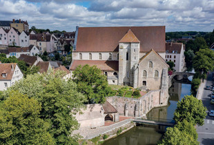 Vue aérienne de la collégiale Saint-André
