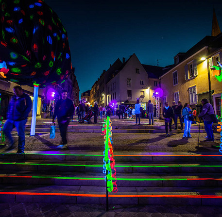 Déambulation et animation « Black Light City », de l'Espace famille, place de la poissonnerie – Ville de Chartres