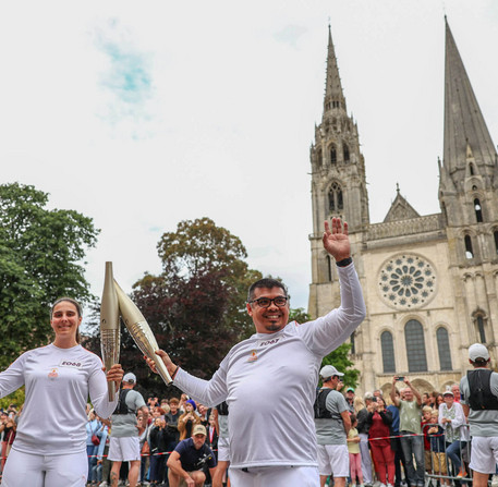 Relais de la Flamme Olympique pour les JO de Paris 2024 à Chartres