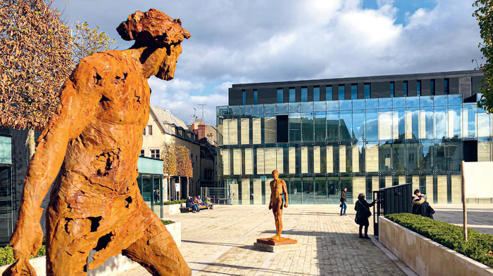 David et Goliath, de Christophe Charbonnel, place des Halles – Ville de Chartres