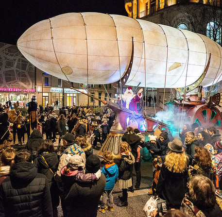 Noël à Chartres 2018, arrivée du Père Noël et spectacle de la compagnie La Grande Ourse – Ville de Chartres