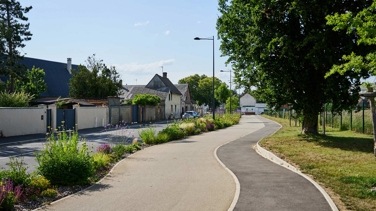 Réaménagement du secteur Faubourg-la-Grappe / Allonnes : piste cyclable gold et aménagement paysager