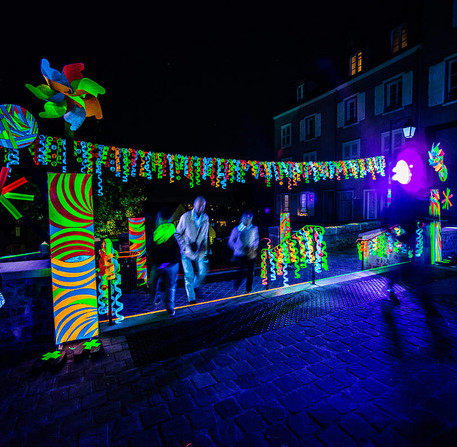 Déambulation et animation « Black Light City », de l'Espace famille, place de la poissonnerie – Ville de Chartres