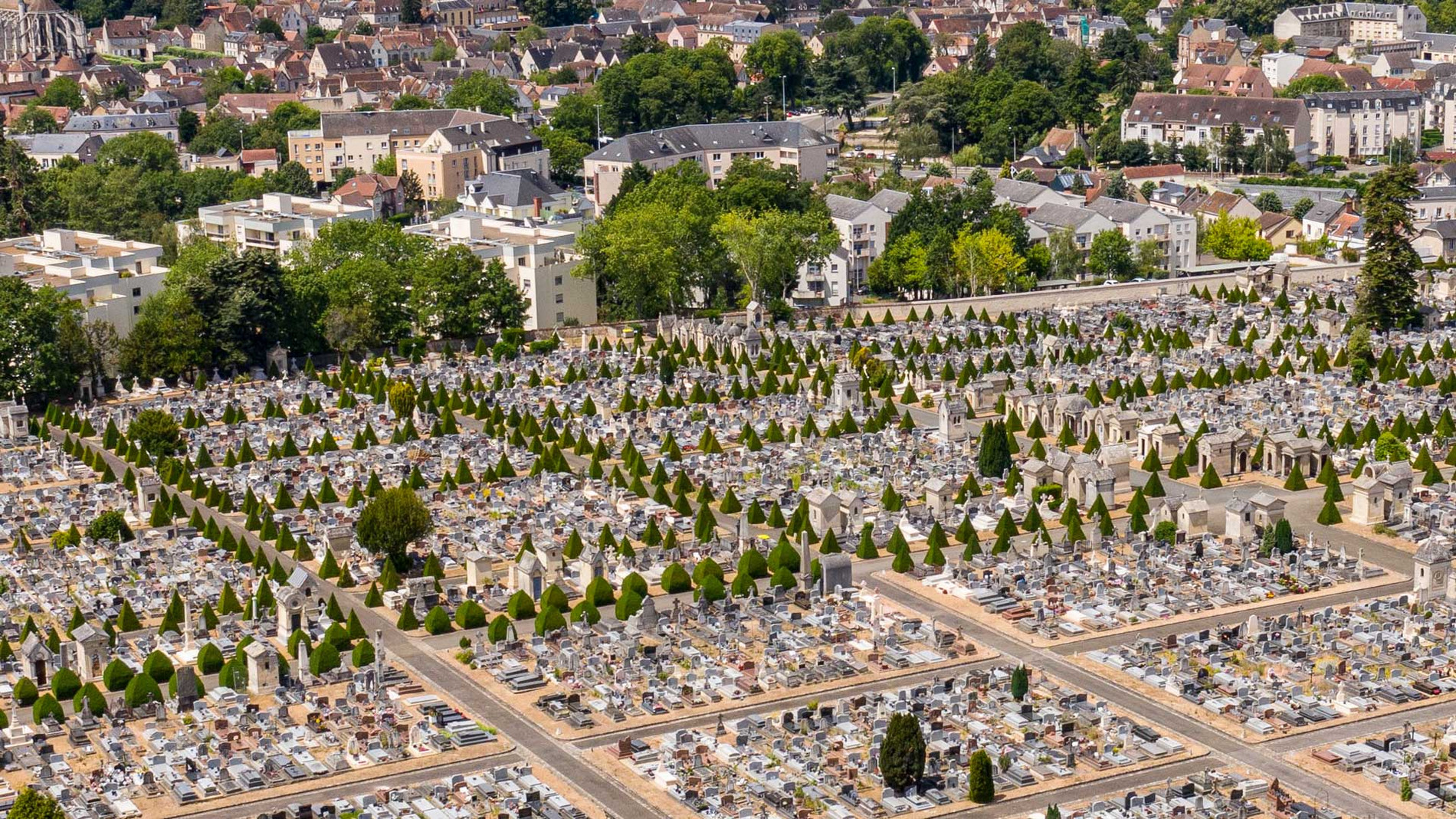 Flânerie historique dans le cimetière Saint-Chéron