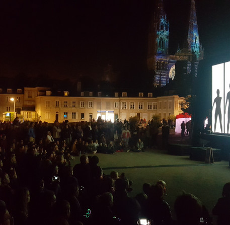 Spectacle « Moving Shadows », de Die Mobilés, place Châtelet – Ville de Chartres