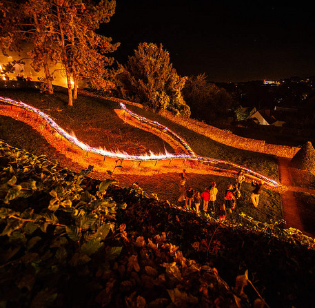 Installation de feu, de la compagnie Carabosse, jardins de l'Évêché – Ville de Chartres