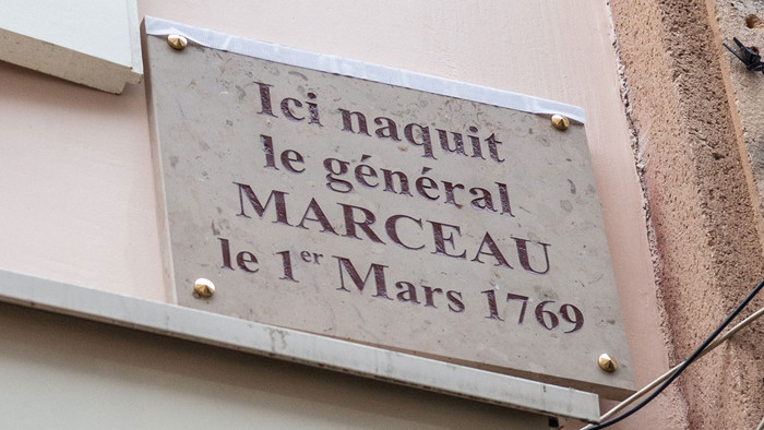 Marceau dans la ville : plaque sur la maison natale de Marceau – Ville de Chartres