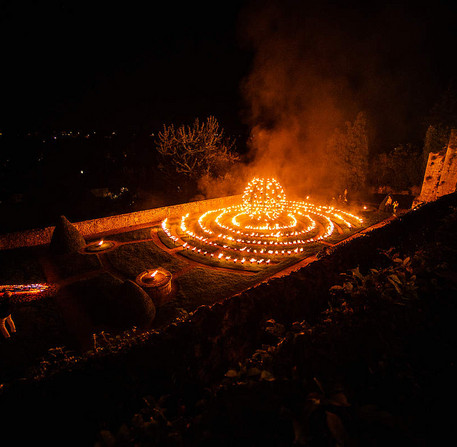 Installation de feu, de la compagnie Carabosse, jardins de l'Évêché – Ville de Chartres