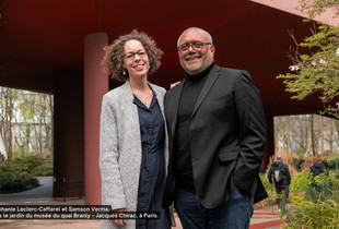 St&eacute;phanie Leclerc-Caffarel et Samson Verma, commissaires de l'exposition &laquo; Fidji 1838. Face &agrave; face &raquo;