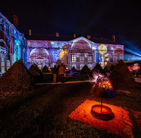 Installation de feu, de la compagnie Carabosse, jardins de l'Évêché – Ville de Chartres