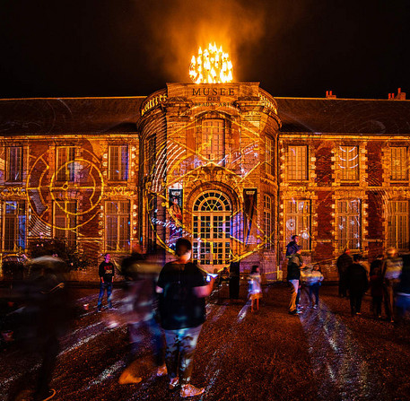 Installation de feu, de la compagnie Carabosse, jardins de l'Évêché – Ville de Chartres