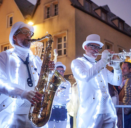 Le spectacle du Bel Orchestre de No&euml;l fait son entr&eacute;e place Marceau, &agrave; Chartres.