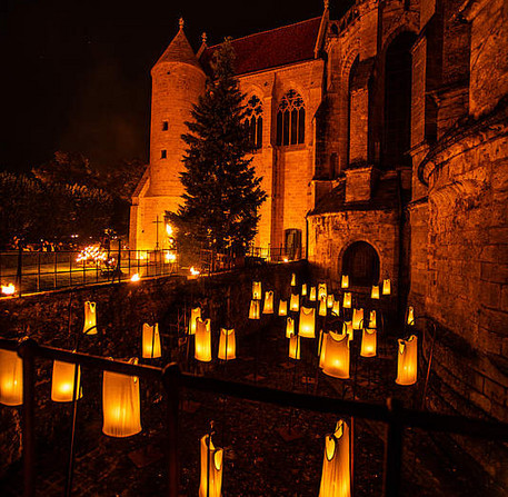 Installation de feu, de la compagnie Carabosse, jardins de l'Évêché – Ville de Chartres