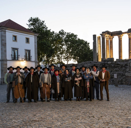 Le temple romain d’Evora et la chorale des chants polyphoniques de l’Alentejo - Evora - ©Henrique Oliveira - Propriété Câmara Municipal de Évora 