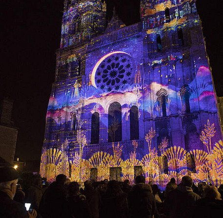 Noël à Chartres 2018, illumination spéciale Noël sur la cathédrale par Étienne Guiol – Ville de Chartres