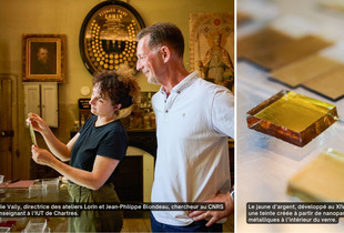 Deux chercheurs spécialistes du verre et des vitraux observent la teinte d'un verre.