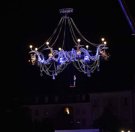 Spectacle participatif « Cristal Palace », de la compagnie Transe Express, place des Épars – Ville de Chartres