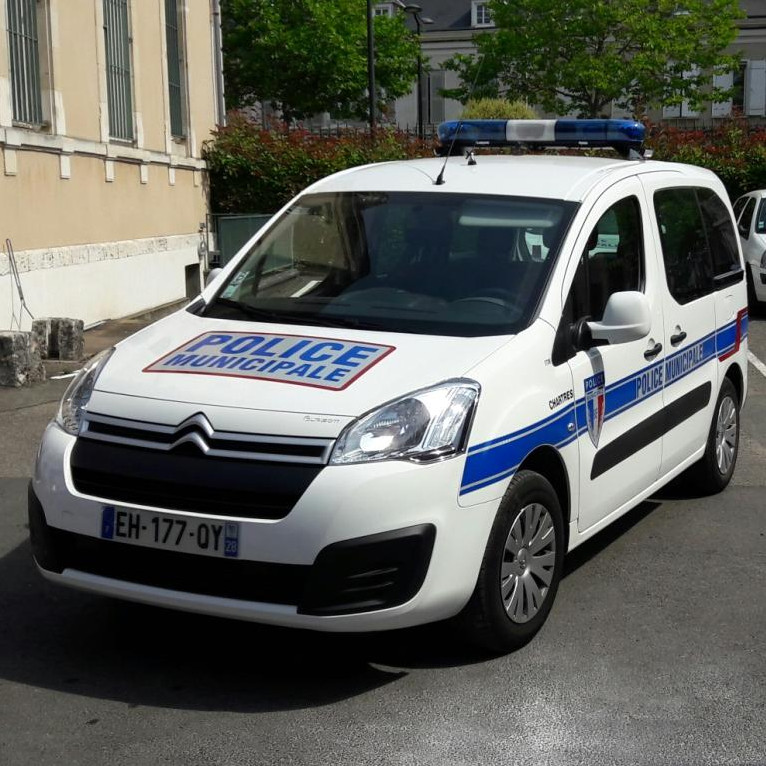 Patrouilleurs en voiture de la Police municipale - Ville de Chartres