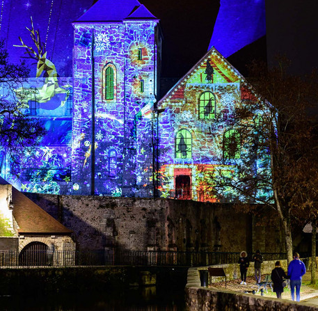 Chartres en lumi&egrave;res illumine la coll&eacute;giale Saint-Andr&eacute; &agrave; No&euml;l.