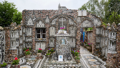 Maison Picassiette : la cour noire – Ville de Chartres