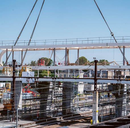 Pose de la passerelle du Pôle gare – Ville de Chartres