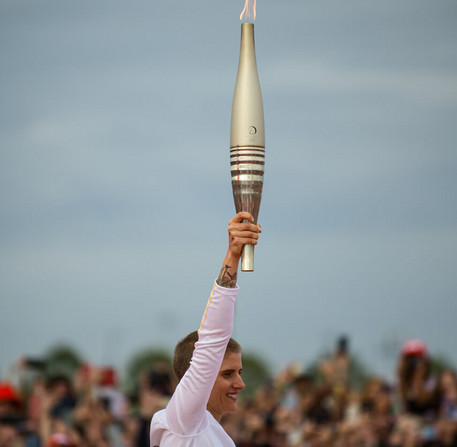 Relais de la Flamme Olympique pour les JO de Paris 2024 à Chartres