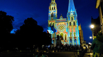 Chartres en lumières : illumination du portail Royal de la cathédrale par Spectaculaires, Les Allumeurs d’images
