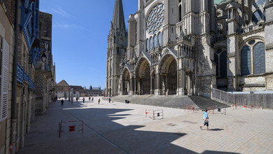 Le pourtour de la cathédrale réaménagée - juin 2025