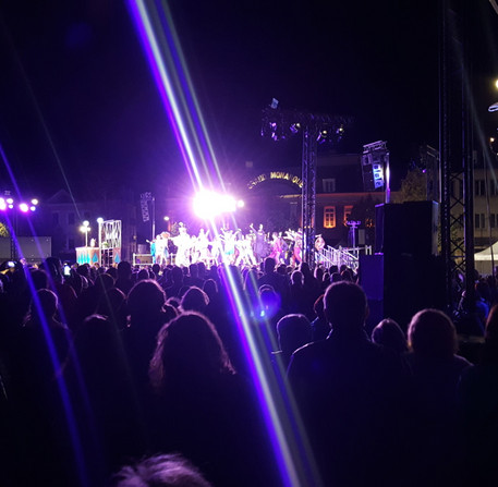 Spectacle participatif « Cristal Palace », de la compagnie Transe Express, place des Épars – Ville de Chartres