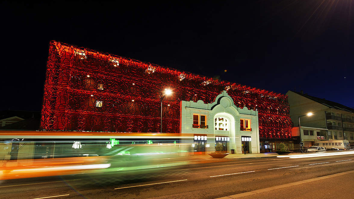 Les Enfants du Paradis, façade de nuit – Patrimoine contemporain de la Ville de Chartres