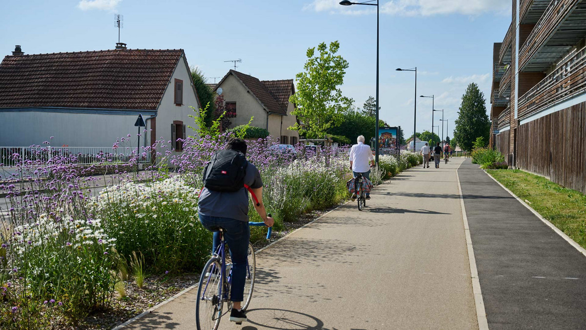 Réaménagement du secteur Faubourg-la-Grappe / Allonnes : piste cyclable gold et aménagement paysager