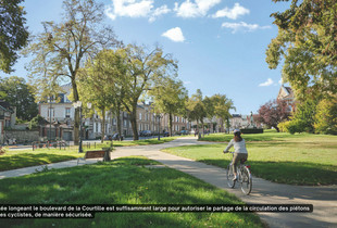 L'all&eacute;e pi&eacute;tonne et cycliste longeant le boulevard de la Courtille &agrave; Chartres