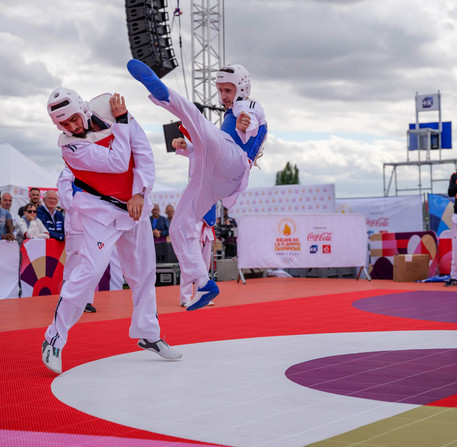 Relais de la Flamme Olympique pour les JO de Paris 2024 à Chartres