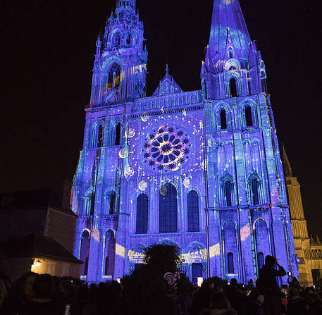 Noël à Chartres 2018, illumination spéciale Noël sur la cathédrale par Étienne Guiol – Ville de Chartres