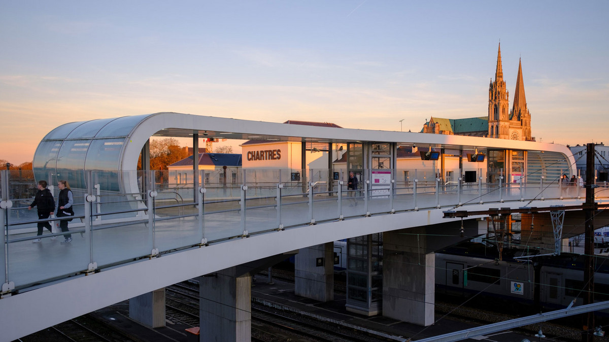 Vue aérienne de la passerelle piétonne - novembre 2024