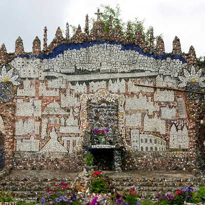 Maison Picassiette : le parvis de Jérusalem – Ville de Chartres