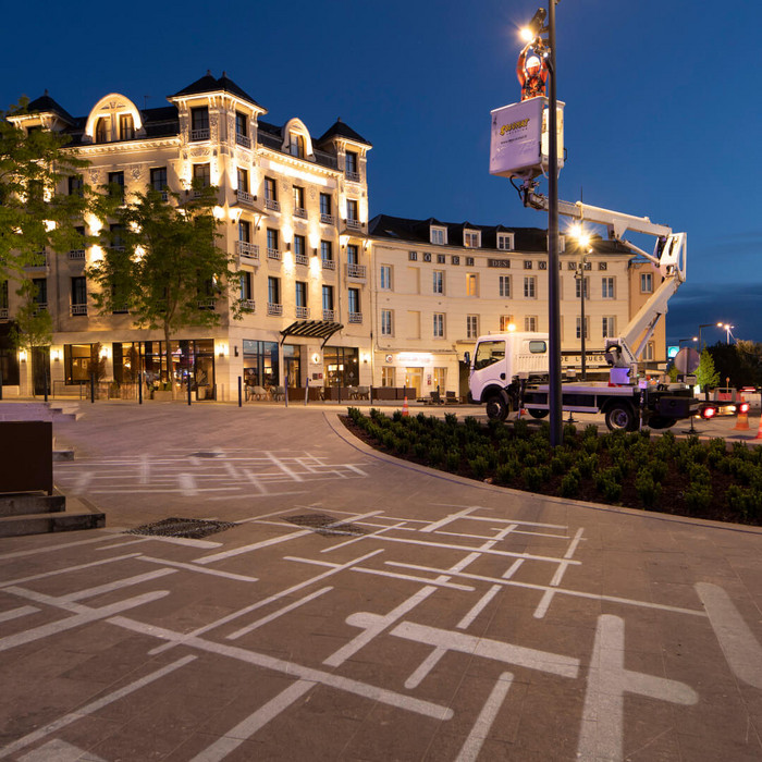 Pôle gare : éclairage de la place Pierre-Sémard – Ville de Chartres