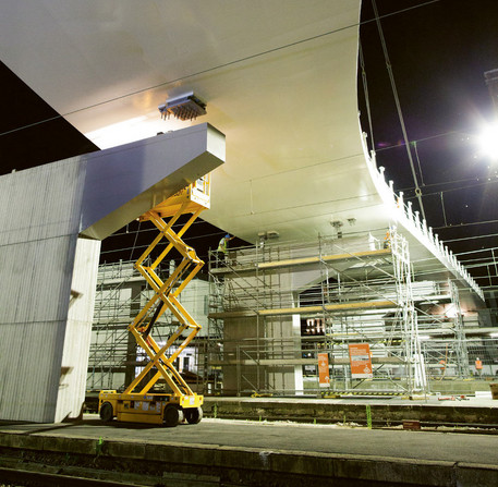 Pose de la passerelle du Pôle gare – Ville de Chartres