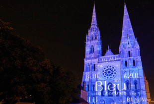 La nouvelle scénographie Chartres en lumières sur le portail royal de la cathédrale Notre-Dame