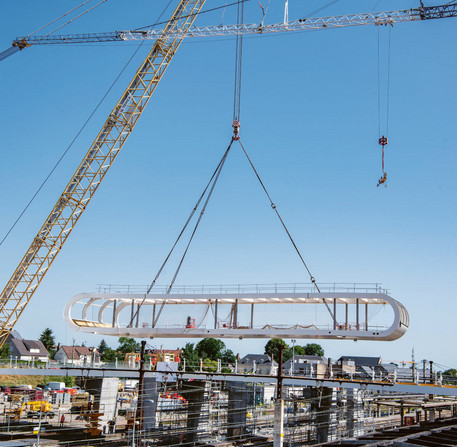 Pose de la passerelle du Pôle gare – Ville de Chartres