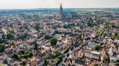 Vue aérienne de Chartres et de son patrimoine bâti